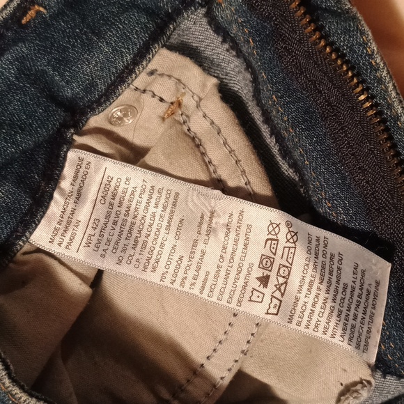 Signature Levi Mid Rise Boot Cut - Picture 8 of 9